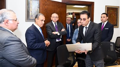 وزير الخارجية يتابع أوضاع الجاليات بالخارج لمواجهة تداعيات الحرب على إيران