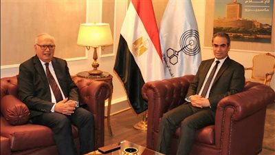السفير محمد العرابي وضيوفه يتحدثون عن الدبلوماسية والقوة الناعمة