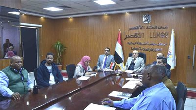 محافظ الأقصر يشارك في اجتماع لجنة استرداد أراضي الدولة