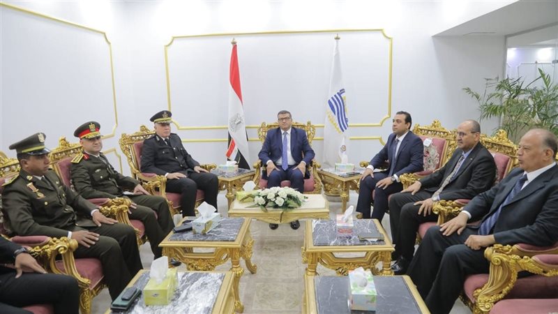 محافظ قنا