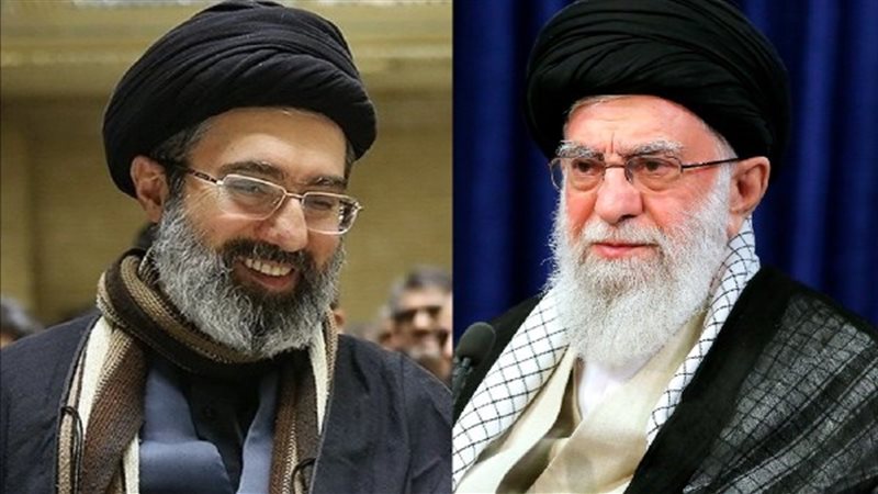 مجتبي خامنئي والمرشد