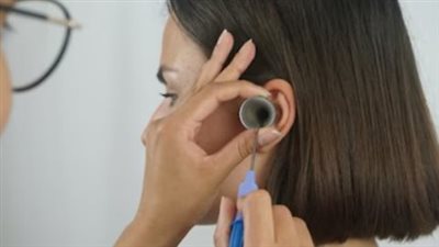 علامات تحذيرية تدل على أن أذنيك بحاجة إلى فحص طبي متخصص