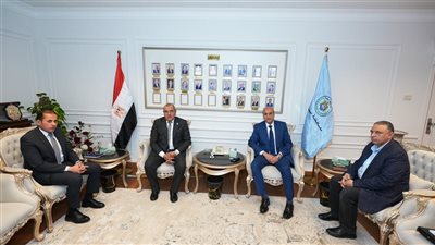شراكة قوية بين محافظ أسيوط وشركة البترول لتعزيز المشاريع التنموية