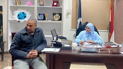 وكيل وزارة التربية والتعليم بالسويس تناقش التحديات الإنتاجية في المدارس الفنية