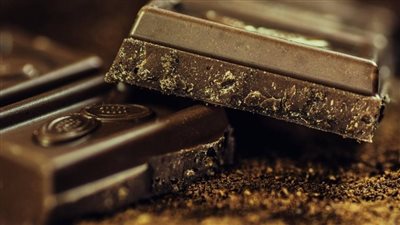 هل يمكن للطعام أن يصنع السعادة؟ أطعمة معروفة بتحسين المزاج