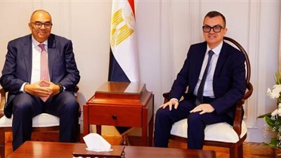 وزير التخطيط  والمبعوث الأممي يبحثان دعم المشروعات التنموية