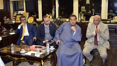 النائب ناصر الضوي يشارك في لقاء موسع مع محافظ الأقصر لبحث تطويرالمنظومة الصحية