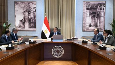 رئيس الوزراء يتابع من وزير الإنتاج الحربي عددًا من ملفات العمل