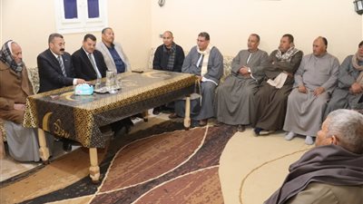 مائدة حوار تجمع رئيس مدينة بنى سويف باهالى سنور لبحث المطالب والمشكلات 