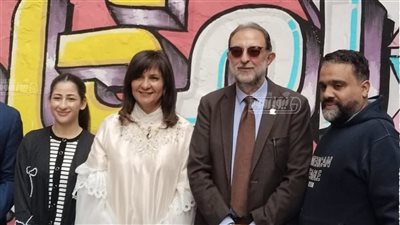 السفيرة نبيلة مكرم تشارك أهالي المطرية أكبر إفطار جماعي بمصر