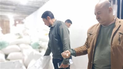 ضبط 7.6 طن مكرونة منتهية الصلاحية تم إعادة تدويرها بمصنع غير مرخص بالبحيرة