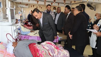 في جولة ميدانية مفاجئة.. محافظ سوهاج يتفقد عددا من المصالح الحكومية والمشروعات