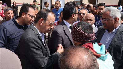 خلال جولة مفاجئة بمستشفى المراغة.. محافظ سوهاج يوجه بإجراء عملية جراحية لمواطن