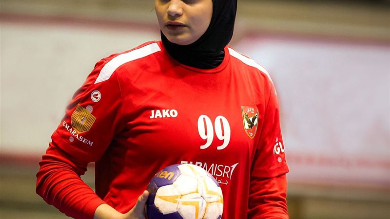 آلاء صابر لاعبة النادي