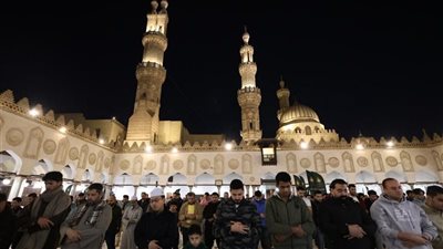 بث مباشر.. شعائر صلاة العشاء والتراويح في ليلة السابع عشر من رمضان
