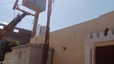 محافظ أسيوط: تركيب كشافات جديدة وصيانة أعمدة الإنارة بنجع عبد الرسول 