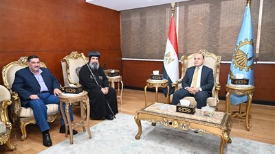 محافظ الغربية يستقبل الأنبا إغناطيوس ويؤكد تعزيز قيم المحبة والوحدة الوطنية