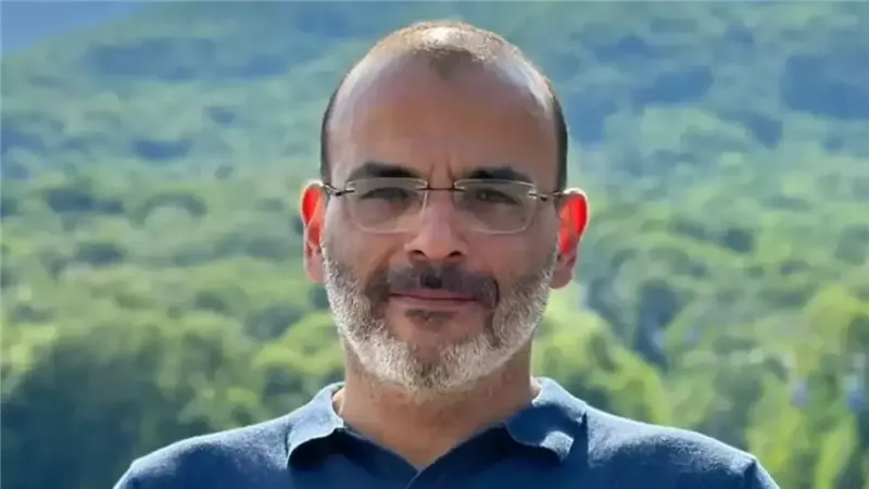 أيمن بهجت قمر