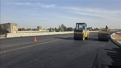 بطول 2 كم.. محافظ الجيزة يتابع أعمال توسعة ورصف طريق المريوطية | صور 