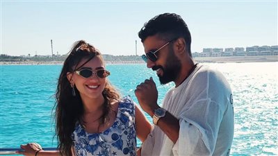 بعد خوضه حربا للدفاع عنها|لقطات رومانسية جمعت محمد سامي بزوجته مي عمر