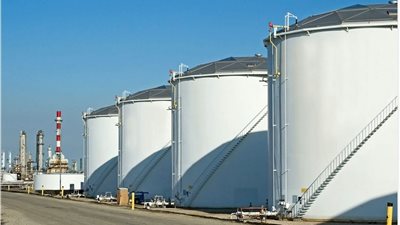 مصر تطرح 10 مستودعات بترولية بالإيجار لتعزيز دورها بالبحر الأحمر