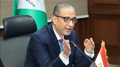 لتوافر السلع وضبط الأسعار.. محافظ الجيزة يعقد اجتماعا برؤساء الأحياء والمراكز 