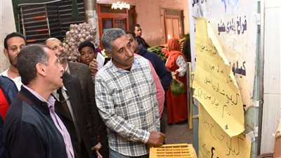 محافظ أسوان يشدد على إلزام المحلات بالبيع بالأسعار المقررة