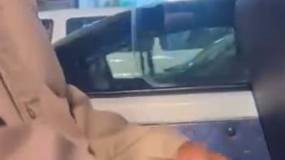 الأمن يفحص فيديو يوثق قيام شخص بفعل فاضح في الميكروباص