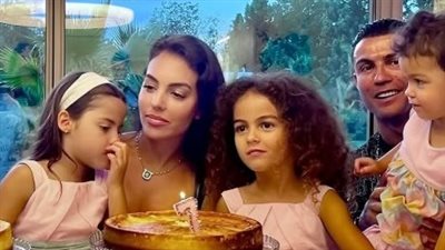 أنا ممتن لكن كل يوم.. كريستيانو رونالدو يحتفل باليوم العالمي للمرأة