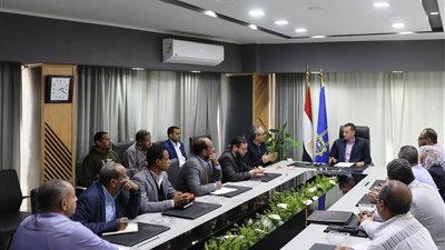 محافظ أسوان: لاتهاون مع المتلاعبين بالأسواق وإحالة المخالفين للنيابة العسكرية 