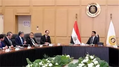وزير الصناعة يبحث تحديات قطاع السيراميك وسبل دعم الإنتاج