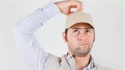 هل ارتداء القبعات يسبب تساقط الشعر؟ دحض الخرافات الشائعة