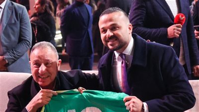 مقتنيات الخطيب وشحاتة..الجارحي يفوز بمزاد لصالح مؤسسة الأهلي للتنمية المجتمعية
