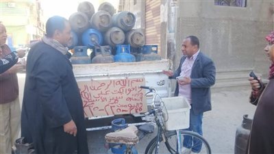 رئيس مدينة قنا يتابع توافر وتوزيع اسطوانات البوتاجاز علي الجميع |صور 