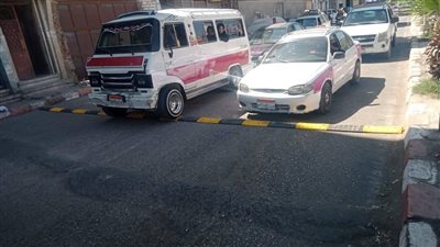 للتخفيف من الحوادث..أعمال تركيب مطبات على مستوى مدينة قنا |صور