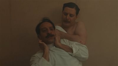 مسلسل النص التاني الحلقة 5.. الجاسوس ينصب فخ لـ أحمد أمين لقتله