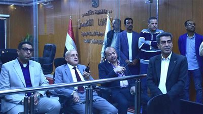 محافظ الأقصر يتابع تطبيق تعريفة السرفيس الجديدة من مركز سيطرة الشبكة الوطنية 