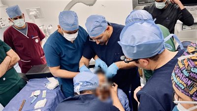نجاح أول عملية زرع مضخة باكلوفين لعلاج التشنج العضلي لمريض بمستشفى الكرنك