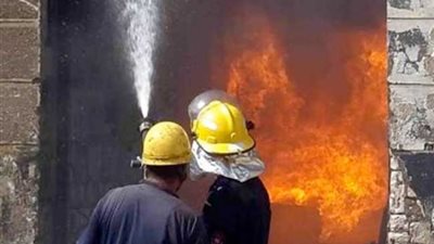 حريق يلتهم 3 محلات تجارية بسوق كوم أمبو والحماية المدنية تسيطر