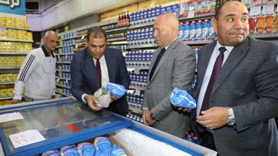 جولات رقابية لمحافظ القاهرة على الأسواق والمخابز بعد تعديل أسعار الوقود