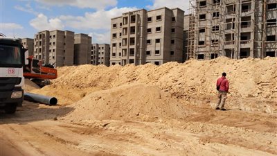وزيرة الإسكان تتابع موقف تنفيذ مشروعات المرافق بمدينة العبور الجديدة