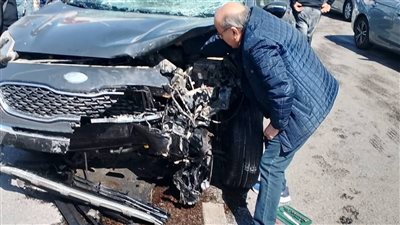 العربيات اتعجنت..حادث تصادم بين سيارتين ملاكي بالقاهرة الجديدة