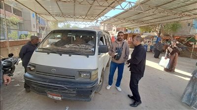 محافظ الجيزة يتابع حملات المراكز للتأكد من التزام السائقين بالتعريفة الجديدة