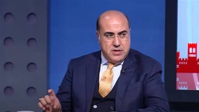 خبير اقتصادي: لا استقرار للدولار دون هدوء إقليمي وزيادة الوقود ستشعل التضخم
