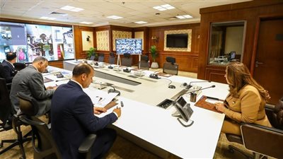 وزيرة التنمية المحلية تتابع تطبيق تعريفة الركوب الجديدة بعد زيادة الأسعار