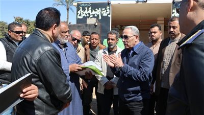 محافظ الإسماعيلية يتابع ميدانيا التزام السائقين بالتعريفة الجديدة 