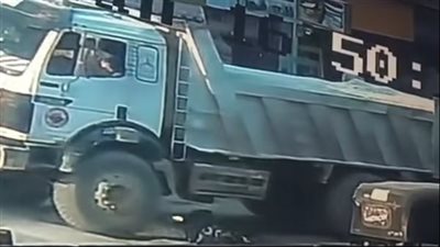 بعد بتر ساقها.. مصرع سيدة بعد دهسها بسيارة نقل تريلا بالمرج