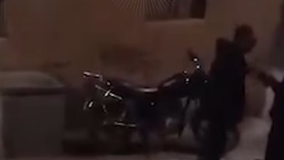 رفضت إعطائه أموال.. القبض على المتهم بتهديد والدته بقتلها في قنا