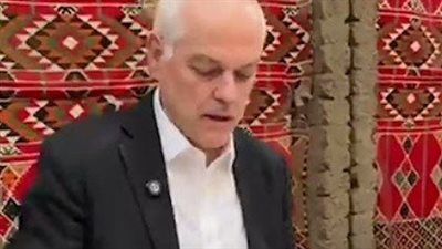 السفير الأسترالي في القاهرة يشارك في تجهيز وجبات إفطار الصائمين