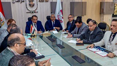محافظ سوهاج يوجه بتكثيف حملات التوعية بقانون تقنين أراضي الدولة الجديد